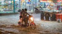 Perlu Diketahui Bigini Cara dan Tips Aman Mengendarai Sepeda Motor di Musim Hujan